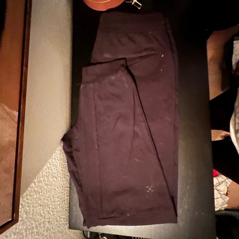 Lululemon men’s joggers.